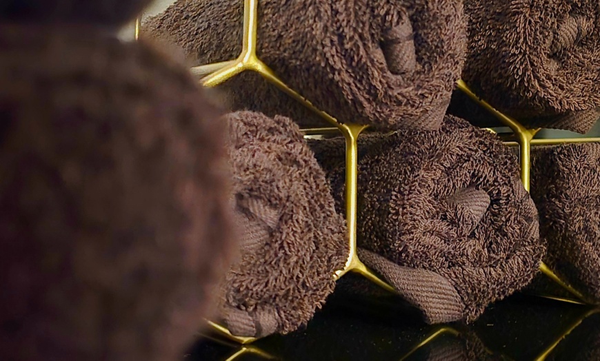 Image 2: Luxury Facial Pamper with 45 or 60 Minutes and Optional LED Therapy