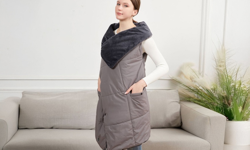 Image 3: 2-in-1 USB Fast Heating Gilet and Blanket