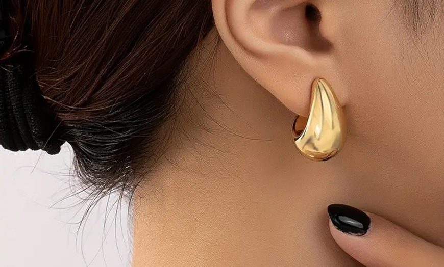Image 2: One or Two Pairs of Gold Teardrop Earrings Lightweight Design
