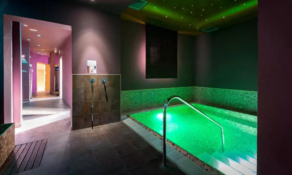 Rimini 4*: soggiorno con colazione, idromassaggio, cena o massaggio