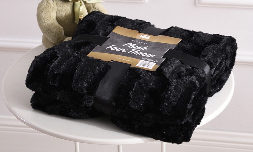 Image 16: Plush Throw Blanket