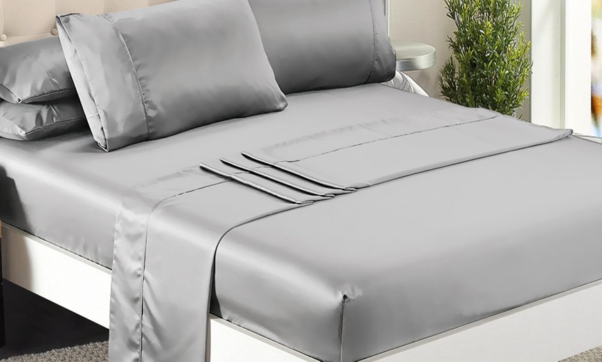 Image 9: Satin Sheets and Pillowcases Set
