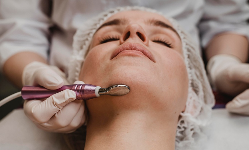 Image 7: Tratamiento fitobiológico facial con microcorrientes galvánicas y más