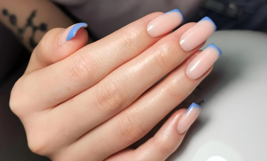 Image 4: Festive VIP Salon: 4H Tip-to-Toe, Party Glam, Global Color & Keratin