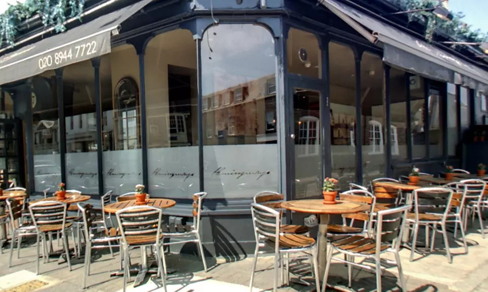 Up to 53% Off on Pizza & Prosecco at Hemingways Lounge Bar