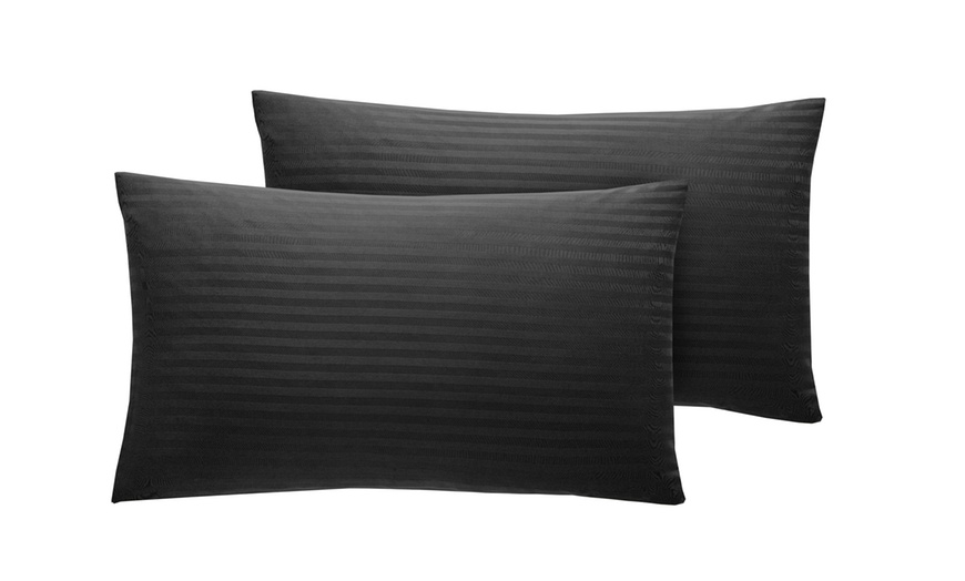 Image 9: Pair of 300TC Pillowcases
