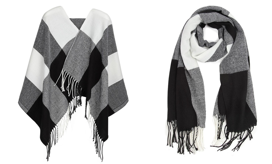 Image 2: Soft and Comfortable Tartan Tassel Scarf
