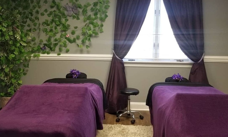 Image 2: 60 Minute Swedish Massage Package or Massage Spa Experience