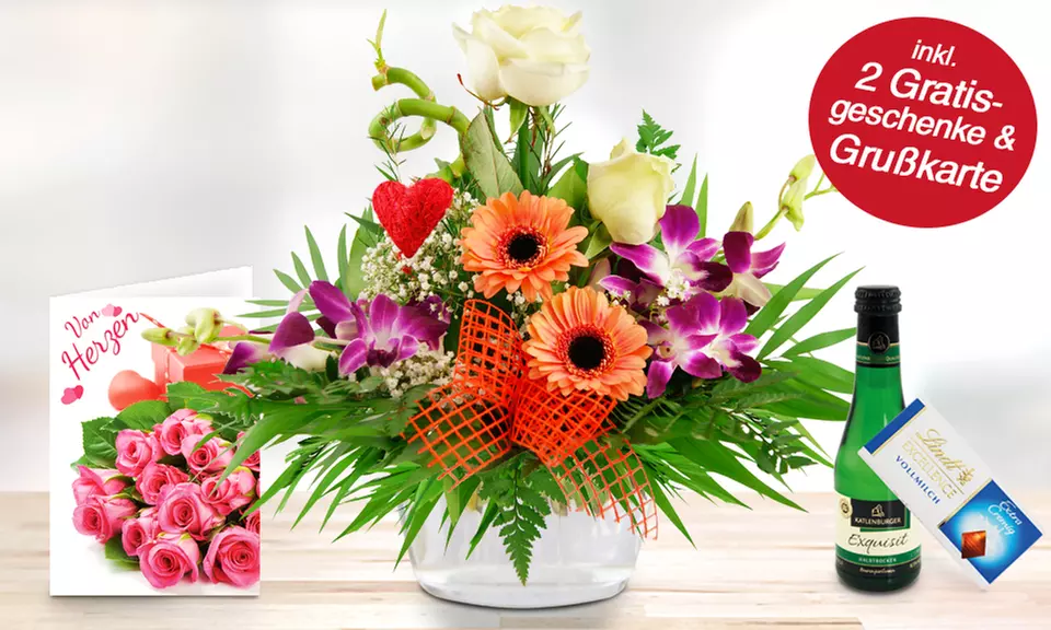 Blumenstrauß oder Blumen-Gesteck mit Schokolade, Piccolo und Grußkarte