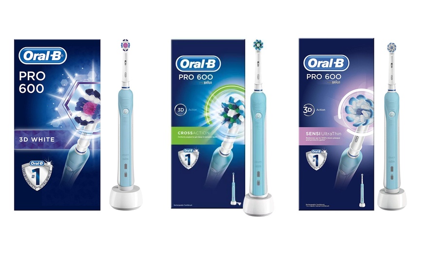 Image 2: Oral-B Pro 600 Electric Toothbrush