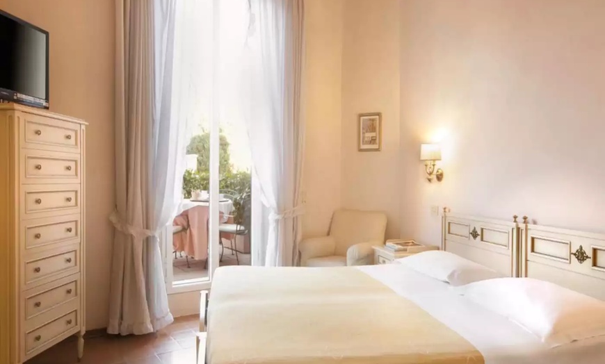 Image 30: ✈ 13-Day Guided St Paul to St Peter w/ Air from Great Value Vacations