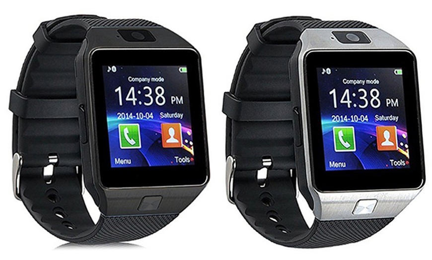 Image 1: Smartwatch with Integrated Camera