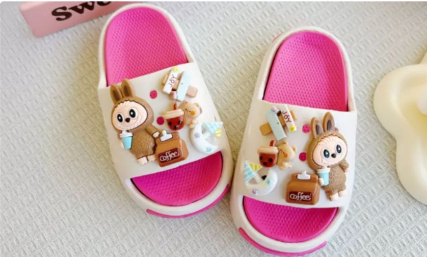 Image 10: Chanclas Labubu 