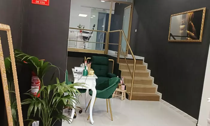 Tratamientos faciales y capilares: limpieza, peeling, alta frecuencia