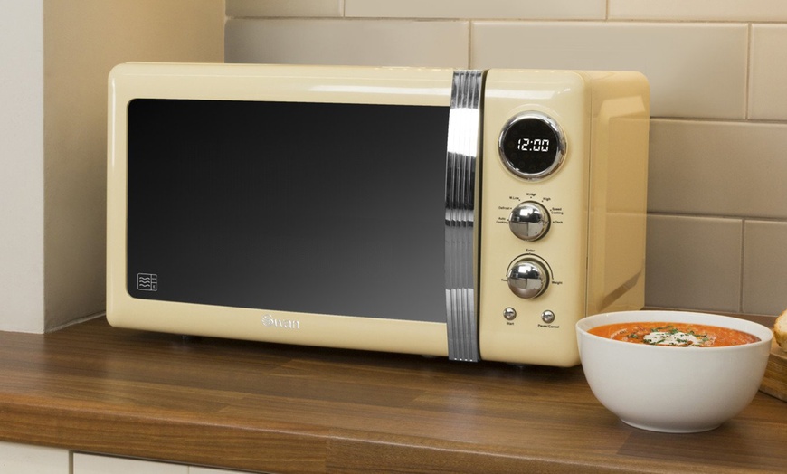 Image 2: Swan Retro 800W 20L Microwave
