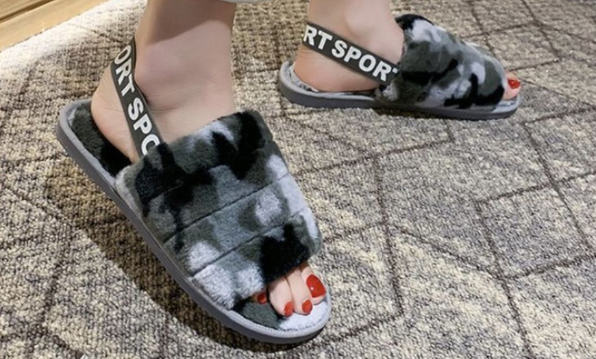 Image 8: Women's Camo Slippers