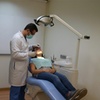 Image 2: Blanqueamiento dental con limpieza bucal y luz LED de alta intensidad