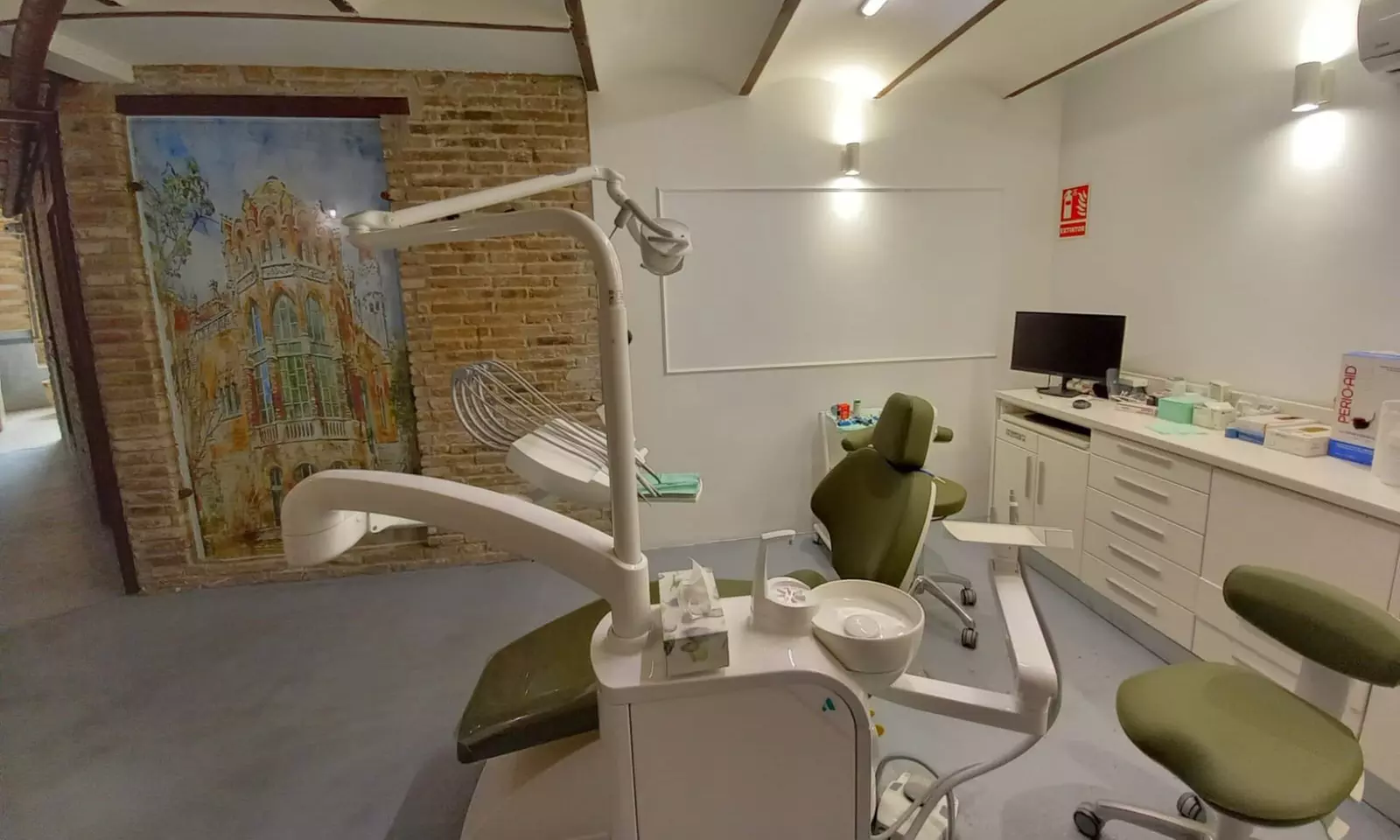 Limpieza bucal con ultrasonidos, revisión y pulido