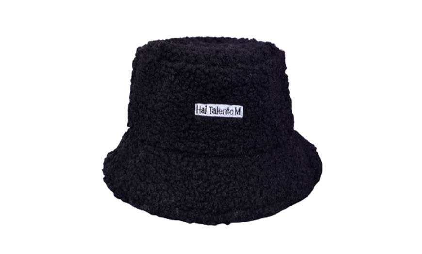 Image 7: Women’s Teddy Faux Fur Bucket Hat