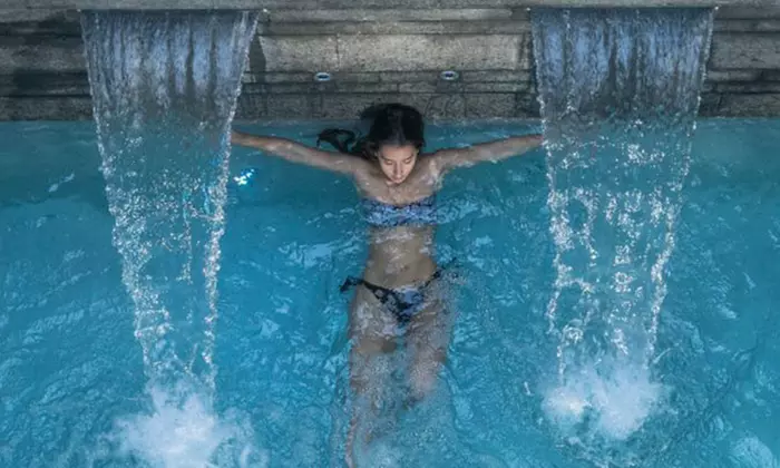 Circuito spa 90 minutos, bebida y masajes de 25 o 50 minutos para 2