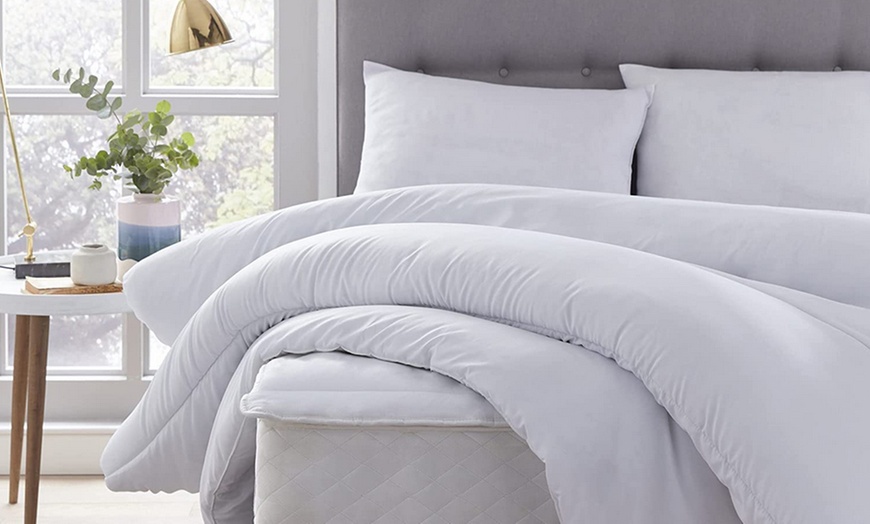 Image 3: Silentnight Essentials 10.5 Tog King Duvet