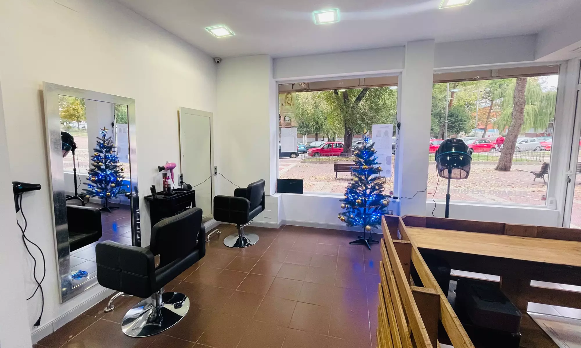 Manicura y/o pedicura con opción a acrílico en Salón de Belleza Movar