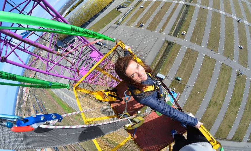 Image 3: Stadion Energa: skoki na bungee