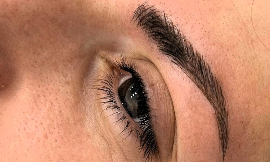 Image 3: Micropigmentación en una zona a elegir o microblading de cejas
