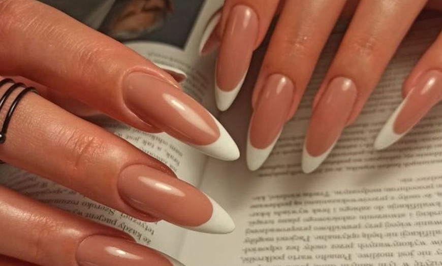 Image 7: Piękne paznokcie na co dzień: manicure i pedicure hybrydowy