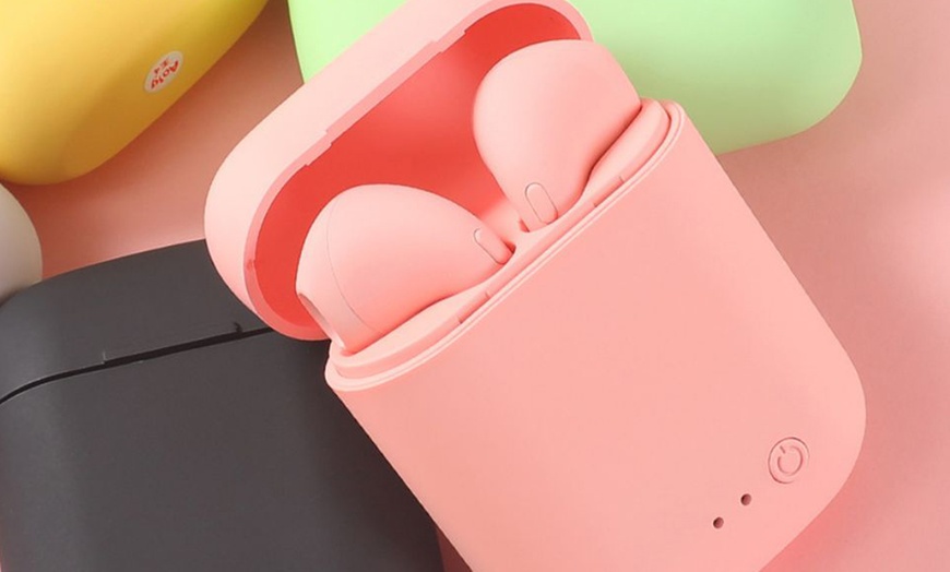 Image 6: Macaron Wireless Bluetooth Earbuds