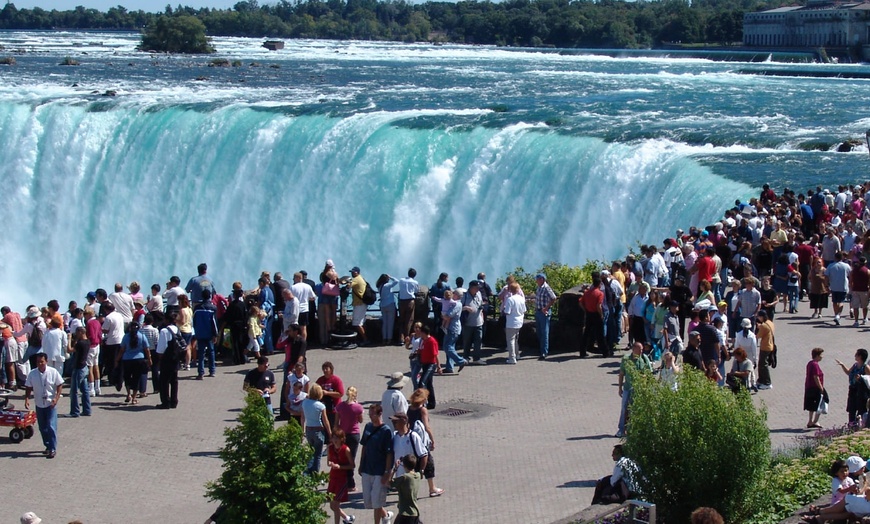 Image 2: Toronto and Niagara in 2 or 3 days