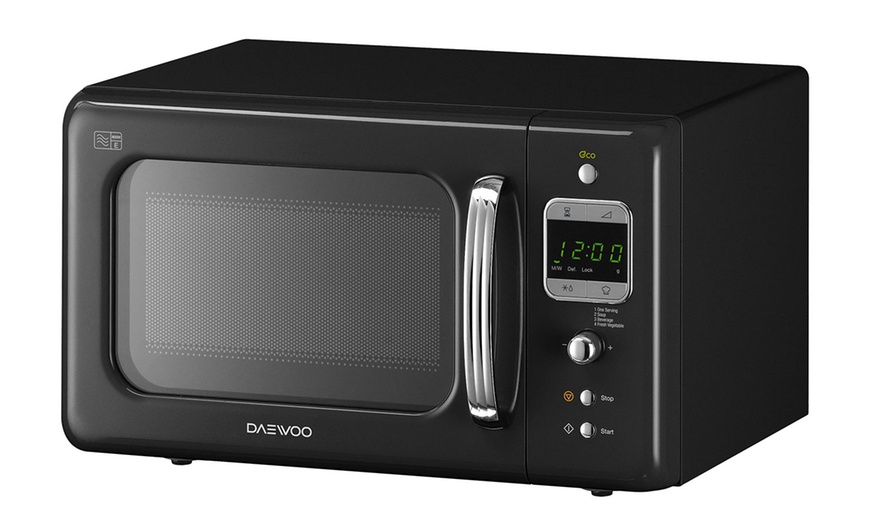 Image 5: Daewoo Retro-Style Microwave