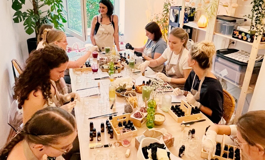 Image 4: Kreativwerkstatt: Seife oder Kerze selbst gestalten – für 1-2 Personen