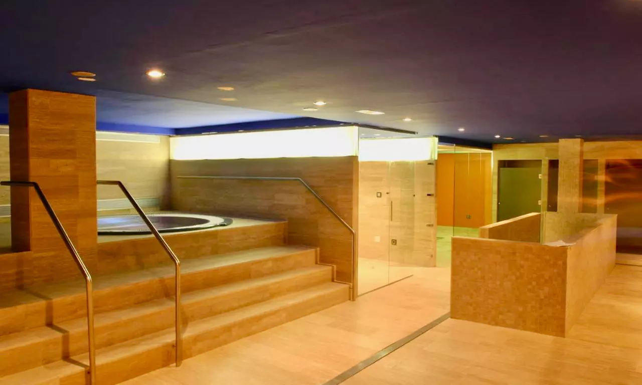 Circuito spa privado con masaje para 2 personas en Hyltor Spa