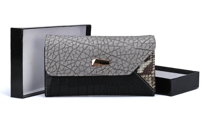 Image 2: Women's Snakeskin Pattern Wallet 