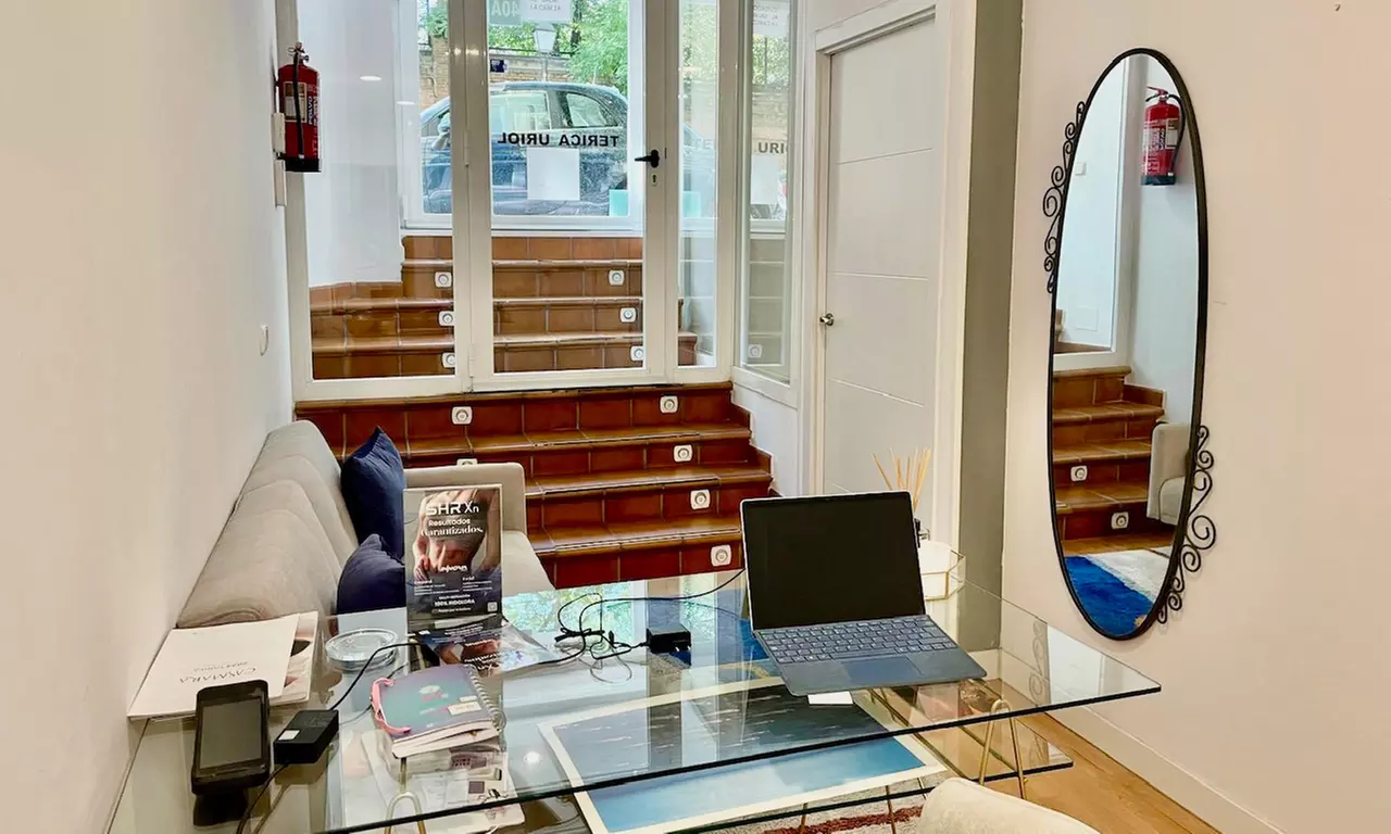 Lifting y tinte de pestañas con opción a hidratación para el contorno de ojos para 1 persona; ahorra al 66% - Second Medium