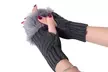 1, 2, 3 ou 4 mitaines décorées de fausses fourrures - Second Medium