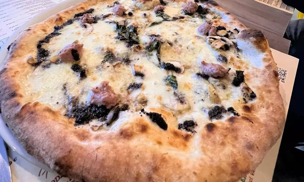 Menú con degustación de entrantes, principal, bebida y postre