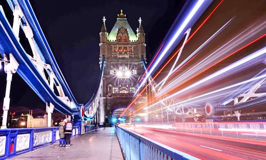 Image 3: Night Photography Tour in London