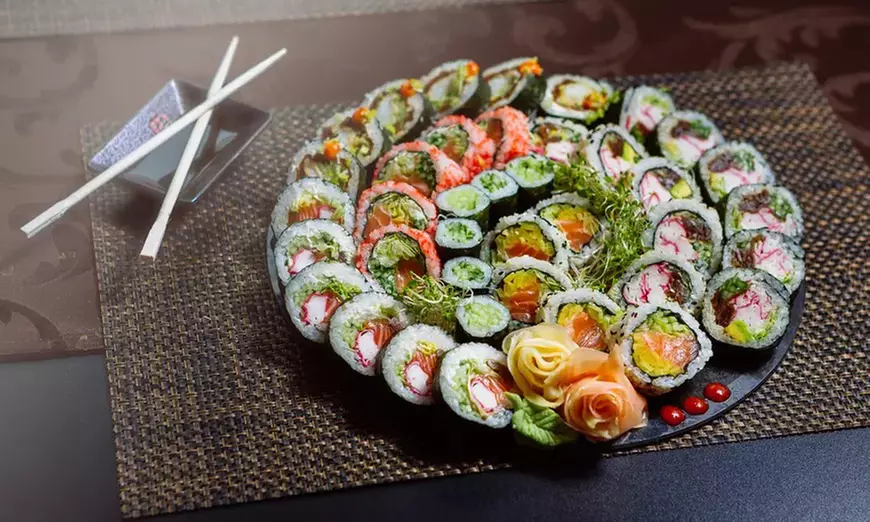 Zestawy sushi: wyborne kompozycje i chrupiące tempury do wyboru