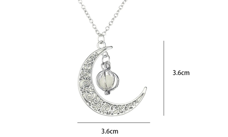 Image 7: Moon Luminous Necklace