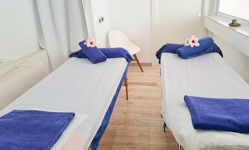 Image 5: Maderoterapia, cavitación o radiofrecuencia y masaje drenante 