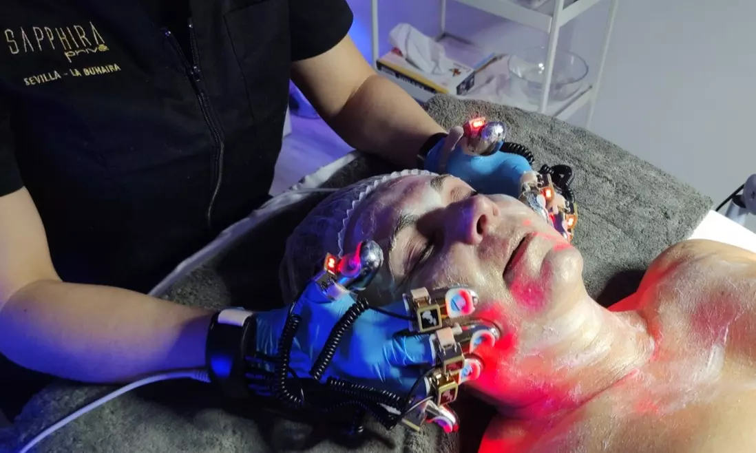 Hasta 35% de descuento en Tratamiento Facial - Antienvejecimiento en Sapphira Privé Sevilla La Buhaira - Primary Image