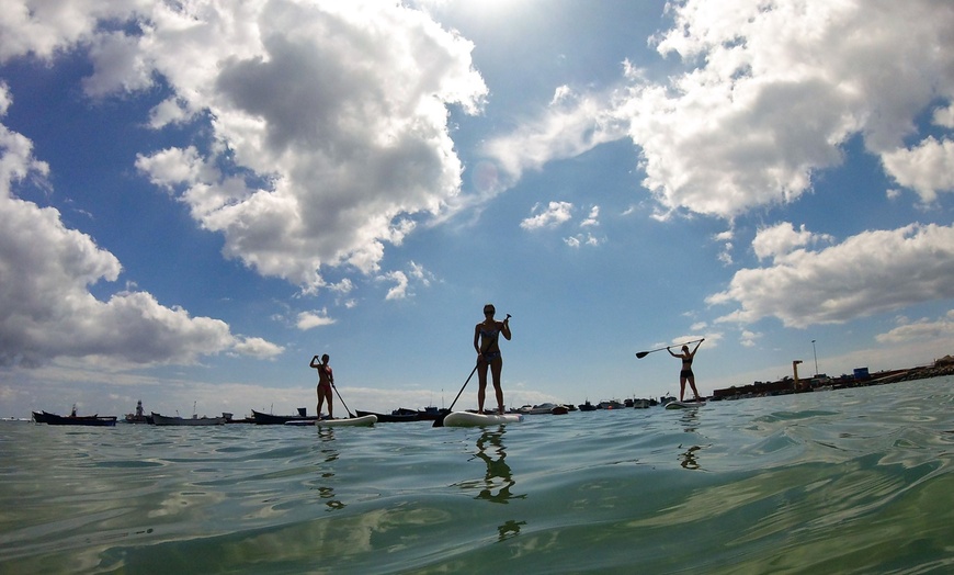 Image 1: Curso de stand up paddle board