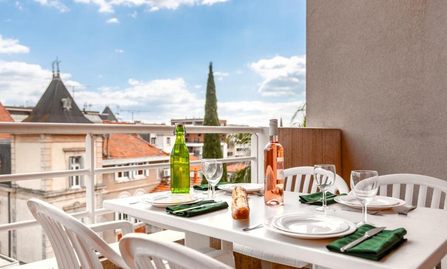 Image 2: Béziers : studio avec lit double ou appartement 1 chambre