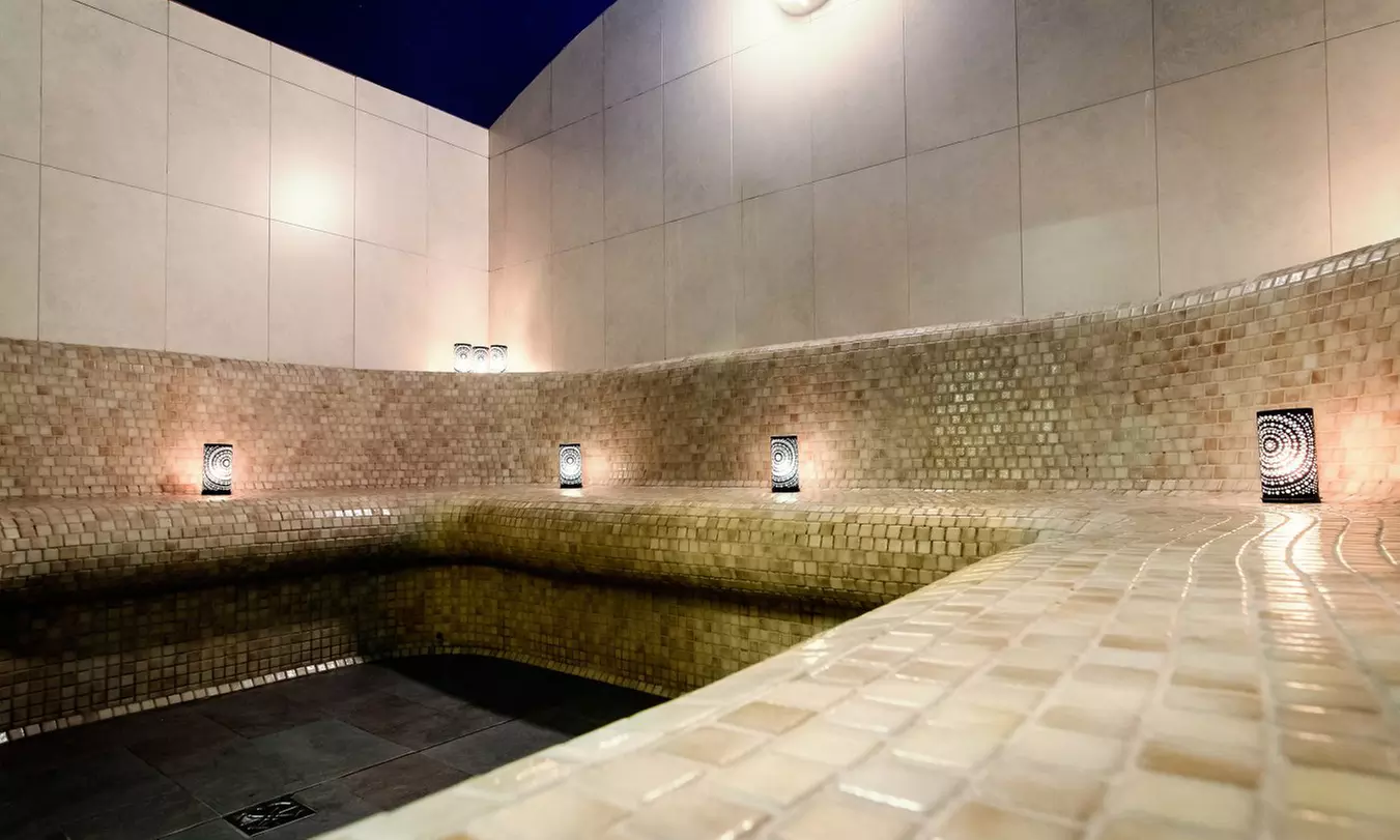 Pakiet day spa relaksacyjny z masażem, jacuzzi i więcej