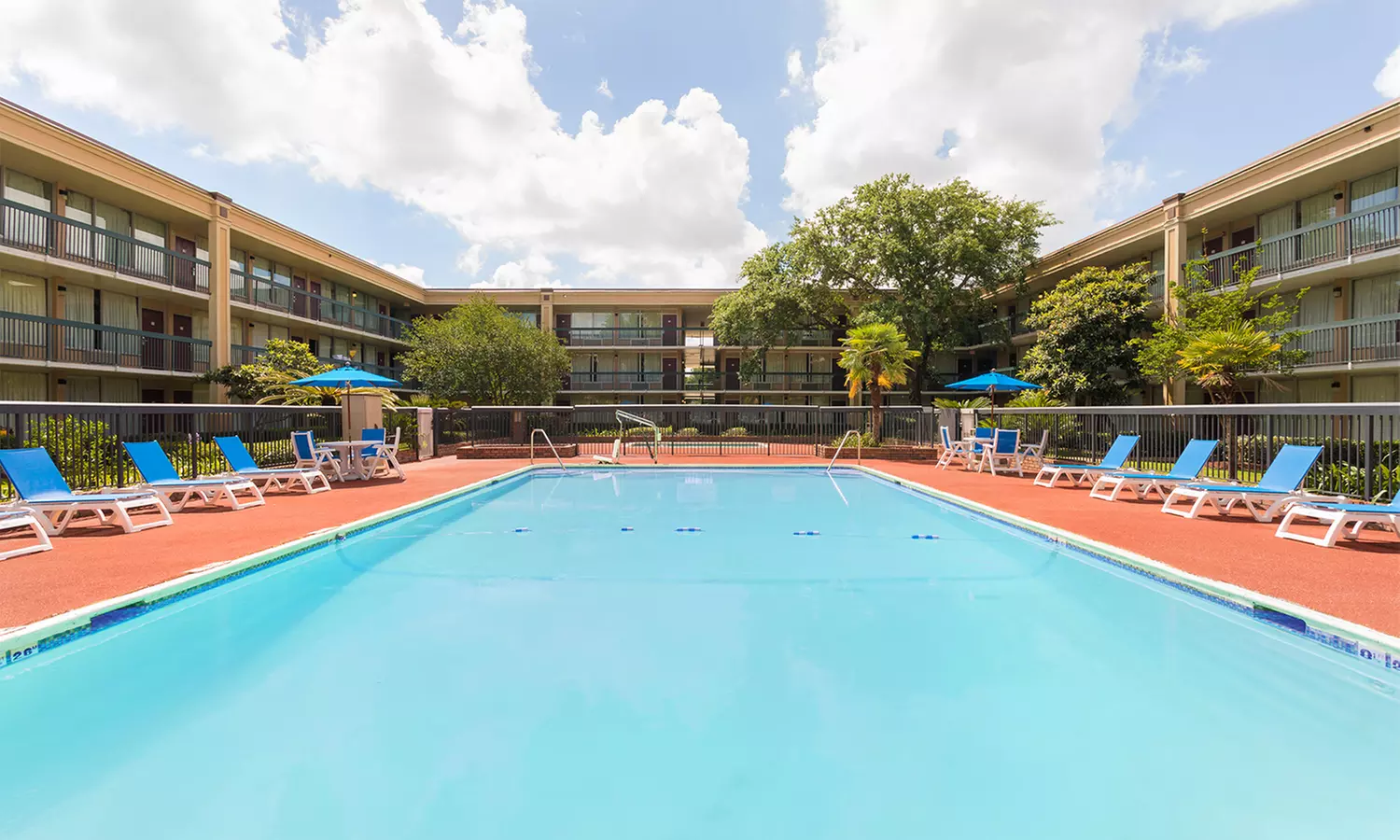 Stay at Days Inn Gretna New Orleans, LA, with Dates into January 2018 - Primary Image