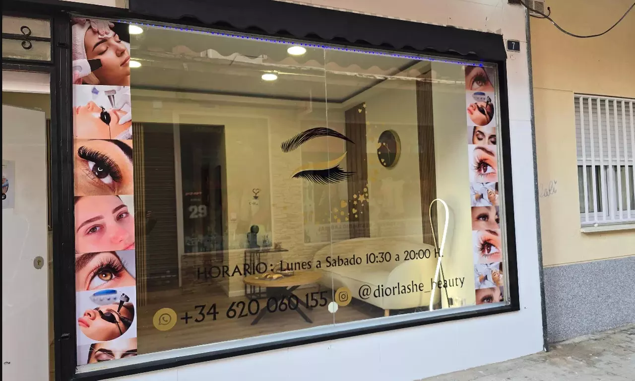 Extensiones de pestañas con efecto natural, híbrido o volumen ruso