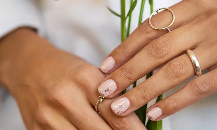 Manicura, pedicura o ambas a elegir entre clásica o prémium para 1