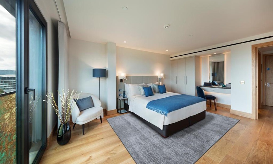 Image 10: London: 5* Superior Studio Stay with Breakfast